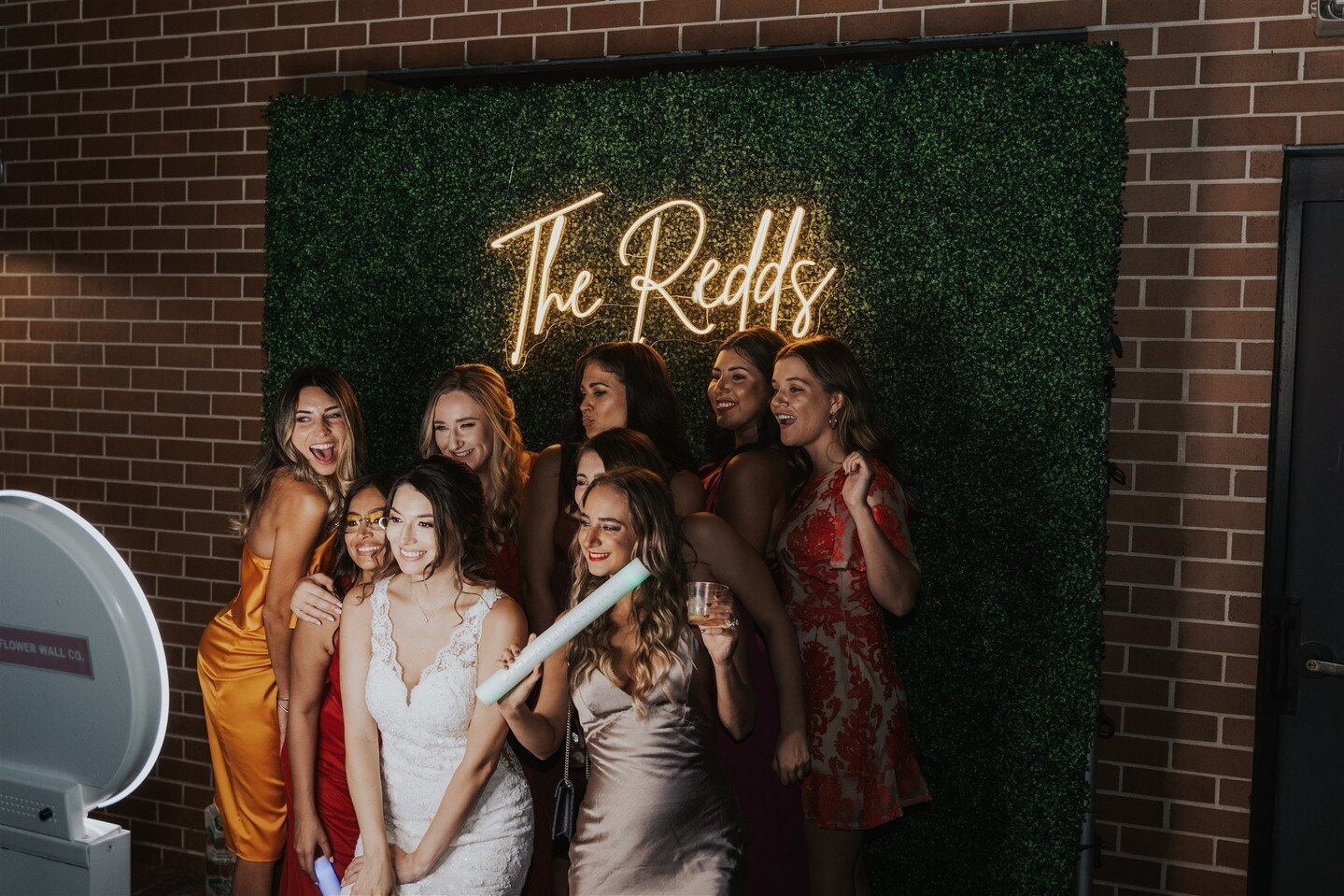 Photo booth ✔️�?�
Custom Neon Sign ✔️�?�
All of your best friends celebrating your new spouse✔️✔️✔️�?�
�?�
Photographer: @rkm_photography_�?�
Wedding Planner/ Florals: @whimsical_events_tx�?�
Catering: @lisahedrickcatering_events�?�
Tent and Rentals: @houstontents
